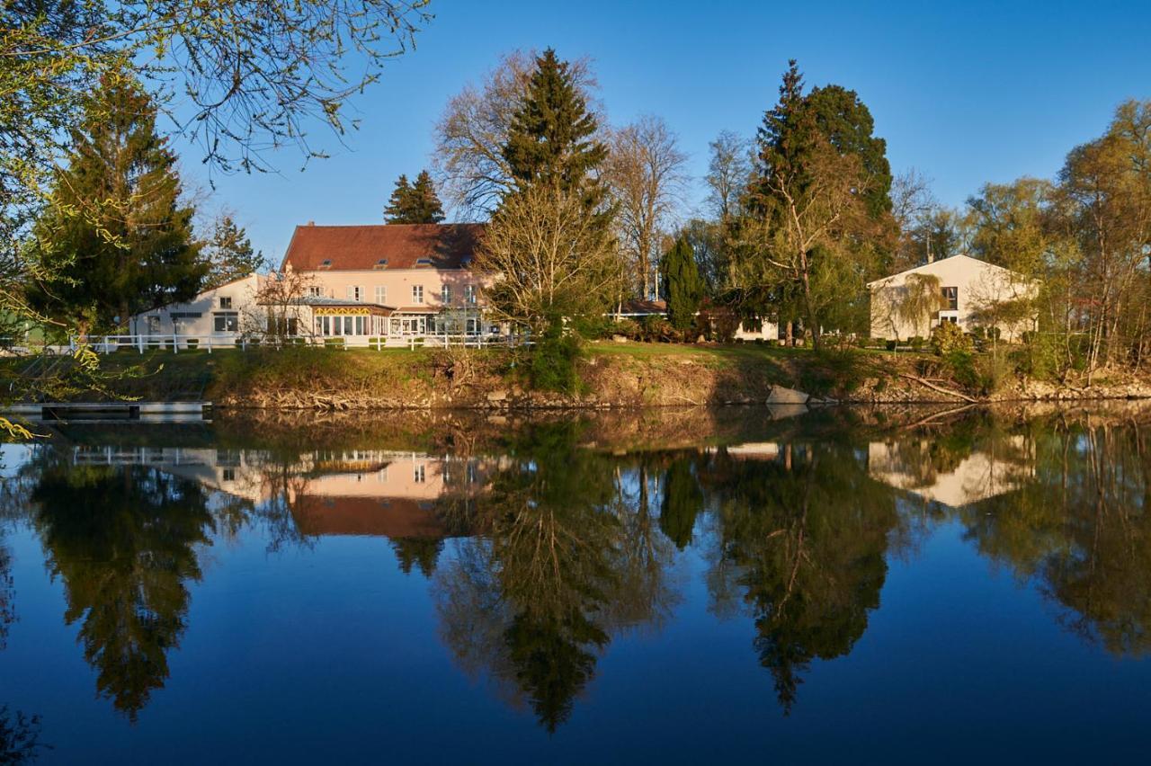 Logis Auberge Du Port Базей Экстерьер фото